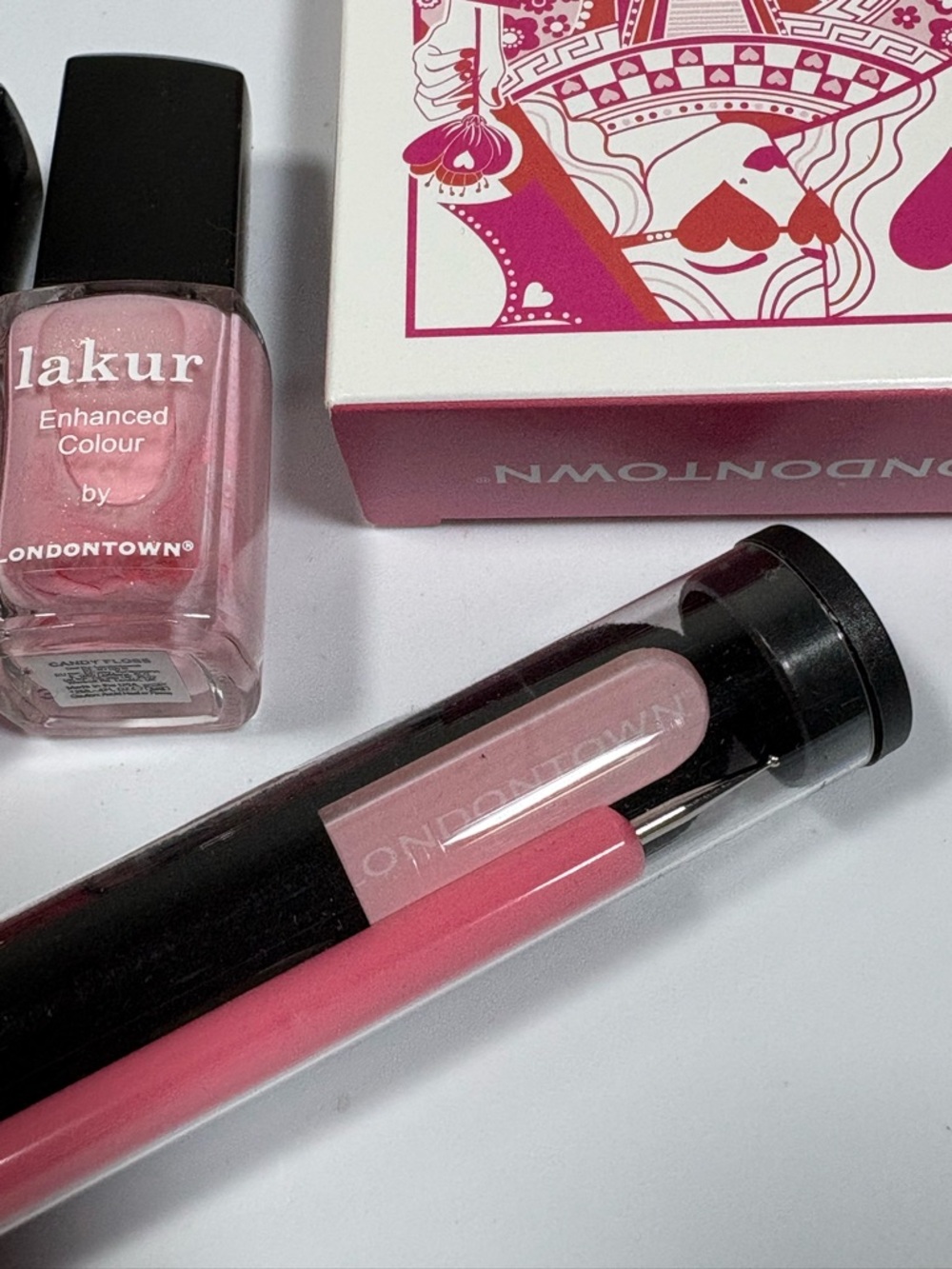 Londontown Queen of Hearts Galentine’s Day Manicure Set Lakur Nail Polish NIB - Picture 9 of 11